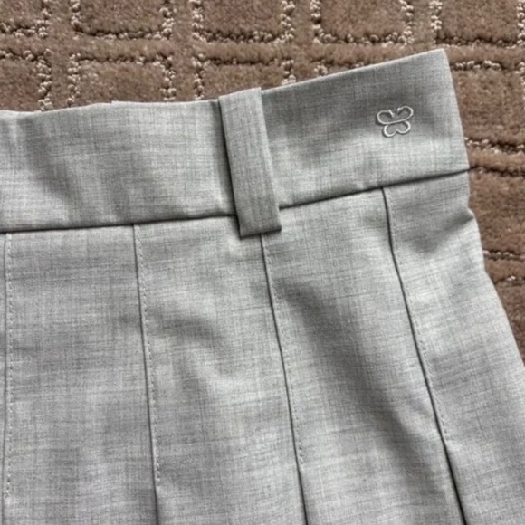 Aritzia Mini Skirt Size 8 - Picture 3 of 3